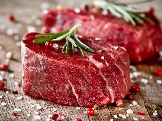 Lá hẹ kết hợp với thịt bò gây đầy bụng và khó tiêu hóa