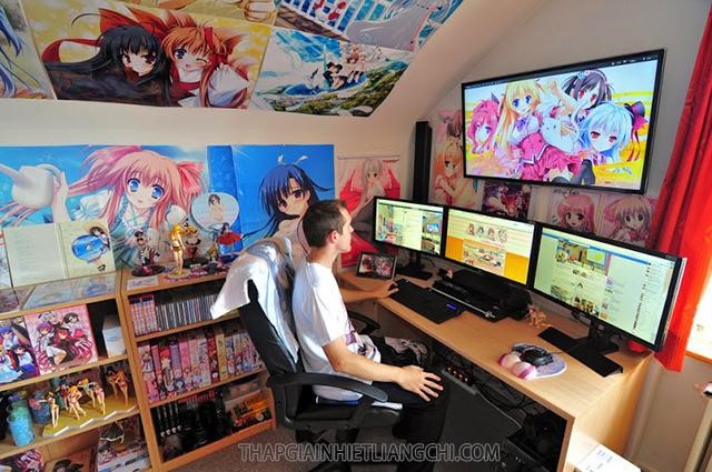 Căn phòng tràn ngập vật dụng liên quan đến thể loại phim Otaku yêu thích - anime Nhật Bản