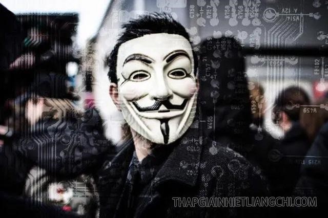 Mặt nạ biểu tượng của tổ chức Anonymous 