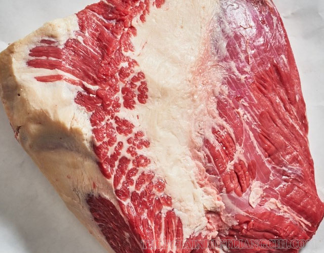 Thịt gầu bò có kết cấu nửa nạc nửa mỡ xen lẫn với nhau