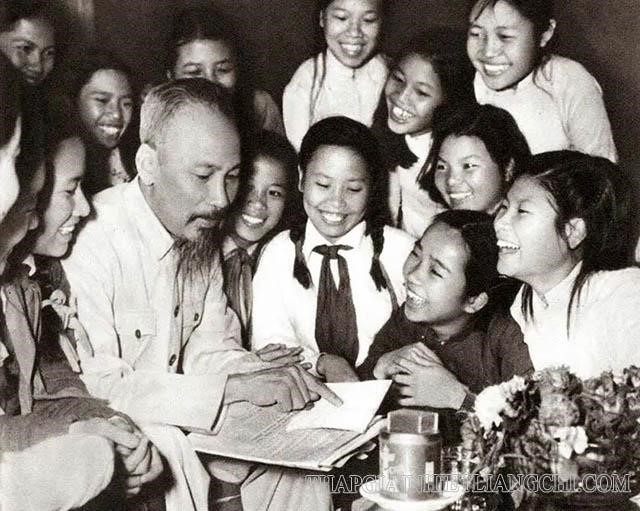 Hồ Chí Minh - tấm gương tiêu biểu của lòng nhân ái