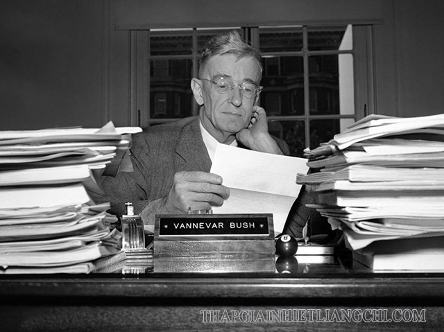 Siêu văn bản được đề cập đến lần đầu tiên bởi Vannevar Bush 