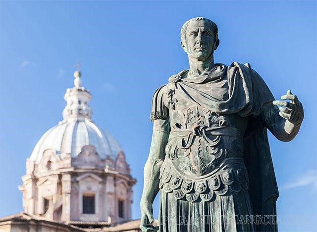 July được đặt theo tên của vị hoàng đế Julius Caesar