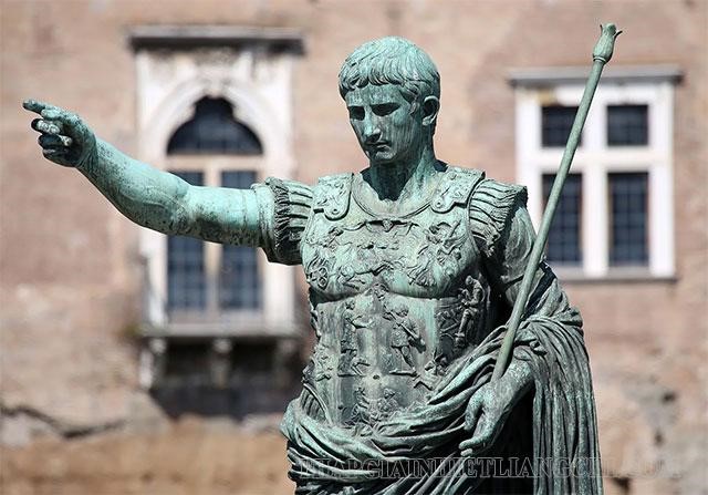 Tháng Aug được đặt theo tên của vị La Mã đầu tiên