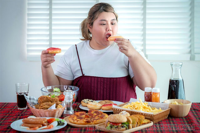 Khi gặp tình trạng burnout bạn sẽ thường tìm đến đồ ăn nhanh