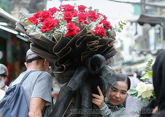 Tại Việt Nam 8/3 là ngày chị em nhận được rất nhiều hoa và quà